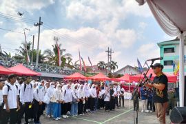 Merdeka dan heppiee sambut mahasiswa baru IKIP Budi Utomo Malang