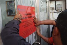 Kejari Badung dan BI segel 17 usaha penukar uang ilegal di Bali