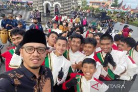 Wali Kota Bukittinggi wajibkan pelajar SD dan SMP kenakan pakaian daerah