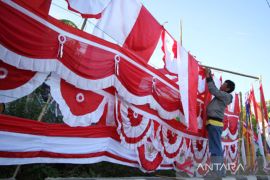 Pedagang bendera musiman di Makassar Page 1 Small