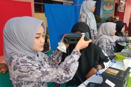 Disdukcapil Agam rekam data  450 siswa pada peluncuran pekan pelayanan perekaman KTP (Video)