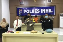 Polres Inhil ungkap kasus pembunuhan wanita di kamar kos dan pencurian disertai pelecehan seksual