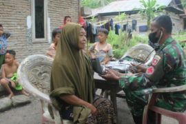 TMMD Kodim 1418  Mamuju beri pelayanan kesehatan gratis