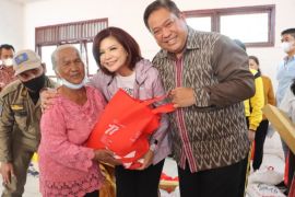 Sambut HUT RI ke-77, Bupati Dairi bagi tali asih kepada Legiun Veteran Sumbul