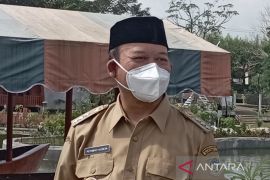 Bupati Banyumas meminta warga tetap laksanakan prokes