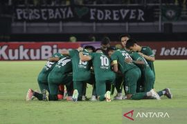 Pelatih Persebaya FC syukuri pergeseran jadwal pertandingan malam ke sore