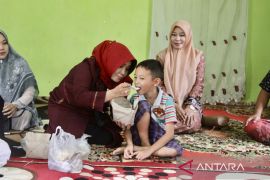Legislator Erly santuni puluhan anak yatim