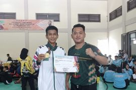 Sandi beri kado manis di satu abad PSHT Balangan