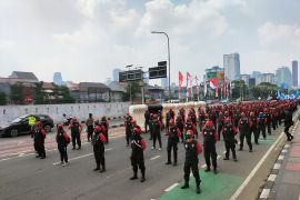 Buruh tutup Jalan Gatot Subroto