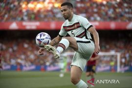 Liga Inggris: Manchester City ngotot boyong Raphael Guerreiro