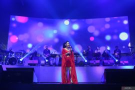 Vina Panduwinata akan gelar konser 40 Tahun "Selalu Cinta"
