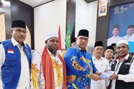 Pemprov Papua serahkan 520 kitab suci Al Quran kepada jamaah haji