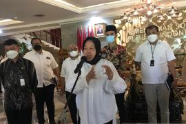 Mensos sebut pihaknya kaji ulang peraturan penyaluran bansos