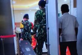 Terkait kasus Brigadir J, anggota Brimob terpantau bawa koper ke Bareskrim