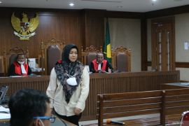 Bupati Kolaka Timur non-aktif memberikan Rp3,05 miliar demi urus dana PEN