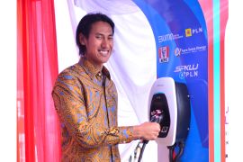 Stasiun pengisian daya mobil listrik hadir di KFC Jalan Panjang