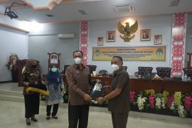 Pemkab Ketapang terima naskah pandangan umum anggota DPRD