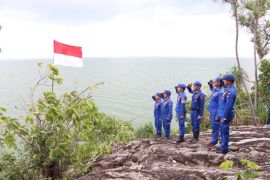Polres Karimun kibarkan merah putih di pulau terluar NKRI