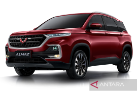 Wuling Almaz EX dengan mesin bertenaga dan fitur melimpah