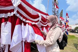Penjual bendera di Batam raup omzet hingga Rp1 juta per hari