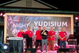 IKIP Budi Utomo Malang sewa 35 mikrolet angkut ratusan mahasiswa yudisium