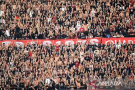 Sepuluh pemain Milan tumbangkan Sampdoria 2-1