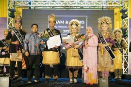 Pesan Pj Bupati untuk Duta Wisata Aceh Besar