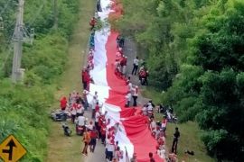 Kirab bendera sepanjang 2.500 meter pecahkan rekor MURI