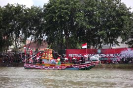 Ribuan warga bersama TNI berkumpul di pinggir Krueng Aceh, ada apa?