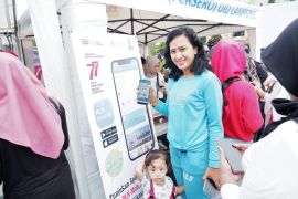 Ratusan pengunjung "Car Free Day" di Bandarlampung instal aplikasi PLN Mobile