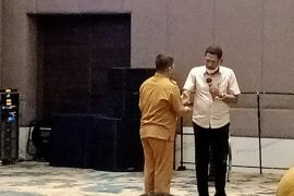 Kadis PUPR Biak Numfor kembalikan aset mobil dinas di hadapan Satgas KPK