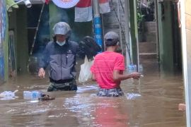 Kali Ciliwung meluap rendam permukiman warga di Kebon Pala Jakarta