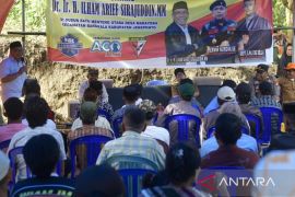 Spanduk Airlangga Hartarto penuhi lokasi pembangunan masjid di Jeneponto Sulsel