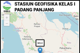 Dua kali gempa terasa kuat, warga Pasbar berhamburan keluar rumah