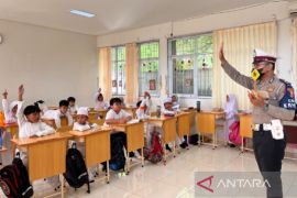 Satlantas Polres Karawang tanamkan tertib lalu lintas kepada pelajar