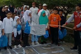 Gelar perpisahan, Mahasiswa Kukerta UNRI Desa Bagan Punak gelar jalan santai dan penyerahan aquaponik