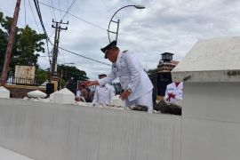 Hari pertama kerja, Pj Bupati Abdya ziarahi makam Tengku Peukan