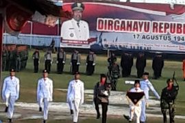 Wakil Bupati Biak pimpin upacara penurunan bendera HUT ke-77 Kemerdekaan RI