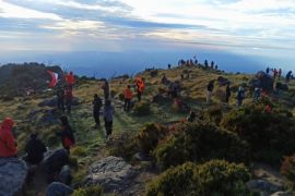2.065 pendaki mengikuti upacara bendera di Gunung Bawakaraeng