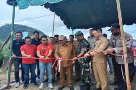 Wabup Galus resmikan 5 BTS jaringan 4G