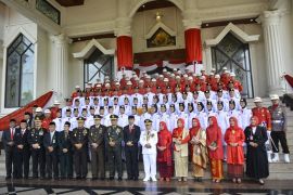 Gubernur dan Forkopimda berfoto bersama Paskibraka Provinsi Jambi 2022