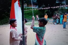 Gempita-FKIK Unja rayakan Hari Kemerdekaan bersama Suku Anak Dalam
