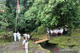 Upacara HUT ke-77 Kemerdekaan RI di Ubud-Bali diadakan di titik temu dua Sungai Oss