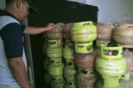 Depot Dumai terganggu, warga Pekanbaru sulit mendapatkan elpiji 3 kg