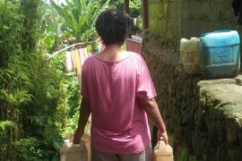 Warga Ambon mengeluh masih sulit dapatkan minyak tanah