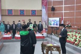 Dilantik, anggota DPRD Kolaka pengganti antarwaktu