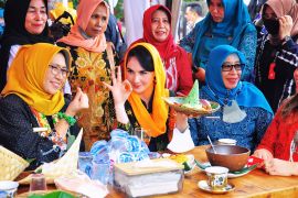 KPK panggil Indah Amperawati soal kasus bantuan keuangan Pemprov Jatim