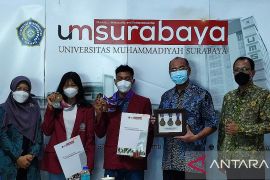 UM Surabaya apresiasi mahasiswa berprestasi di AUG 2022 dan Pro Futsal