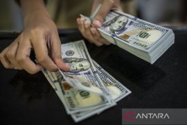 Dolar melonjak setelah Fed isyaratkan suku bunga yang lebih tinggi