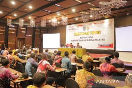 Bupati buka bimtek penguatan kapasitas kepala desa se-HSS